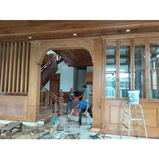 vÁCH NGĂN GỖ TÂM TÍN 