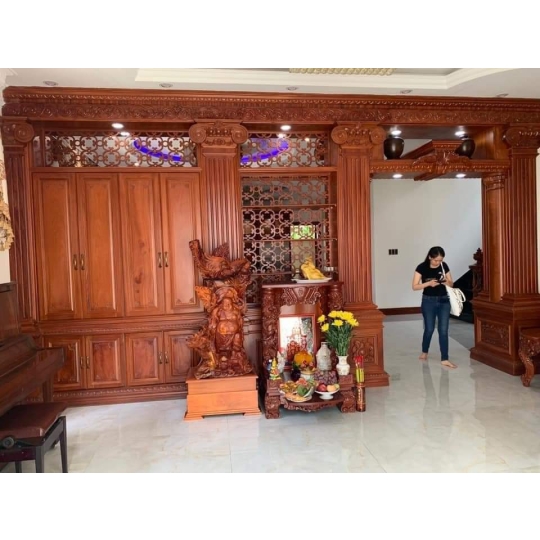 vÁCH NGĂN GỖ TÂM TÍN 